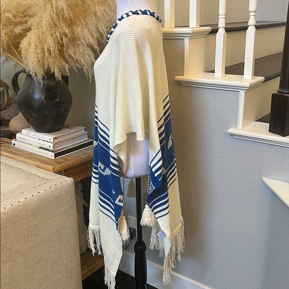 Wildfox Frida Traveler Fringe Oversized Blue White Sweater Poncho Size Small - Picture 5 of 8